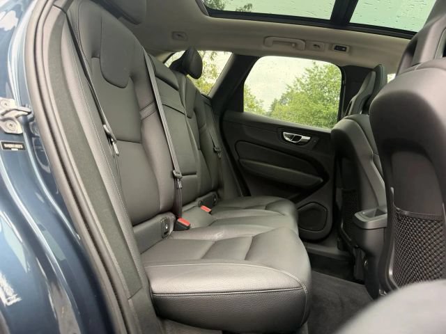 Used 2018 Volvo XC60 T5 Momentum w/ Vision Package AWD/4WD image 13