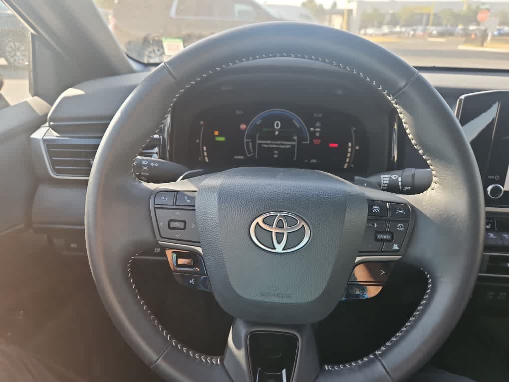 Used 2025 Toyota Camry SE w/ Convenience Package FWD image 15