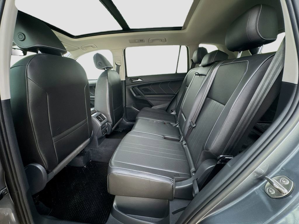 Used 2022 Volkswagen Tiguan SE w/ Panoramic Sunroof Package AWD/4WD image 29