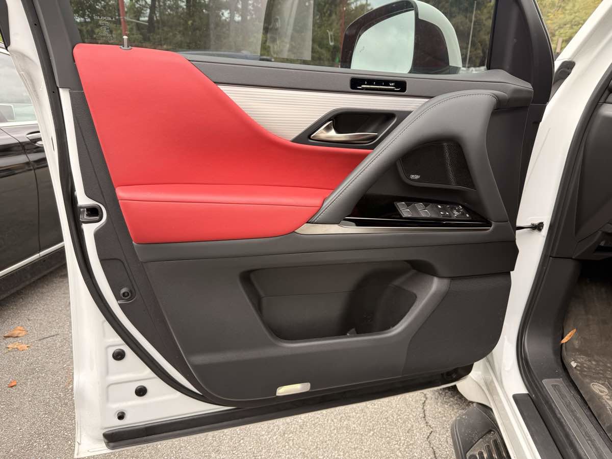 Used 2023 Lexus LX 600 F Sport image 9