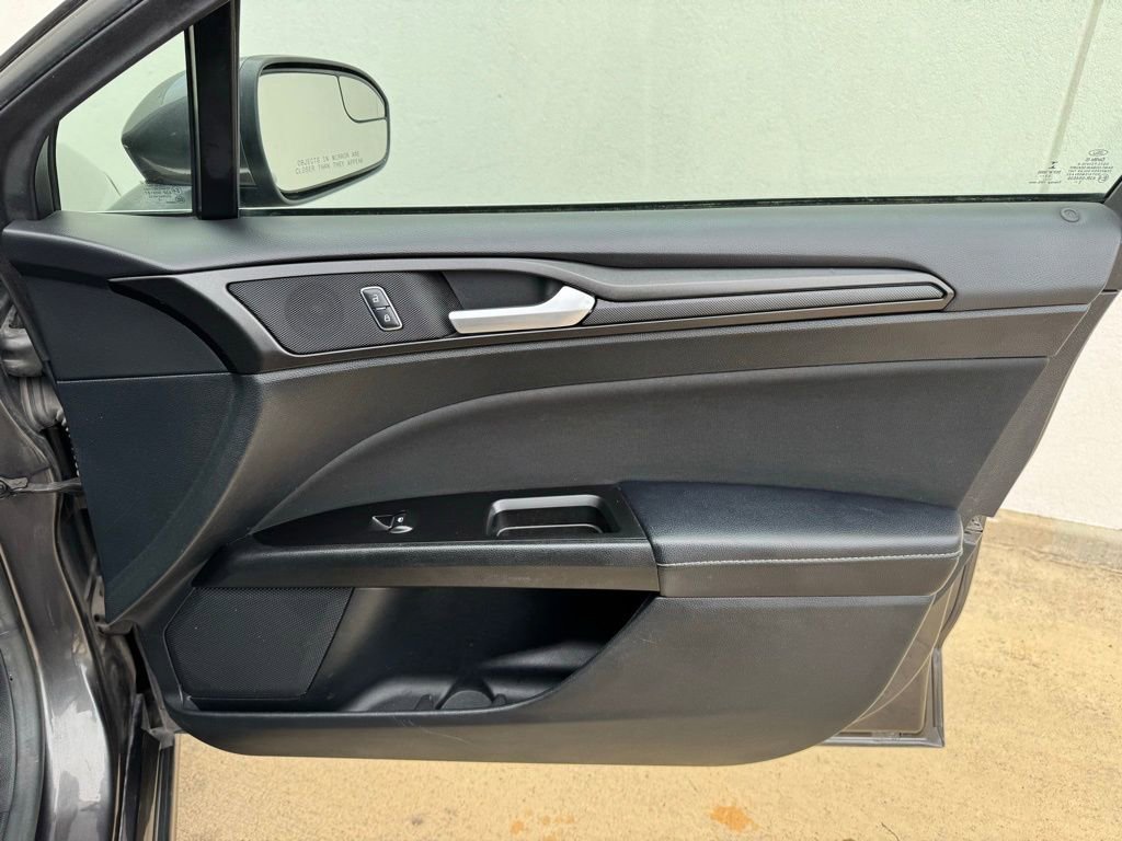 Used 2018 Ford Fusion SE w/ Equipment Group 201A FWD image 17
