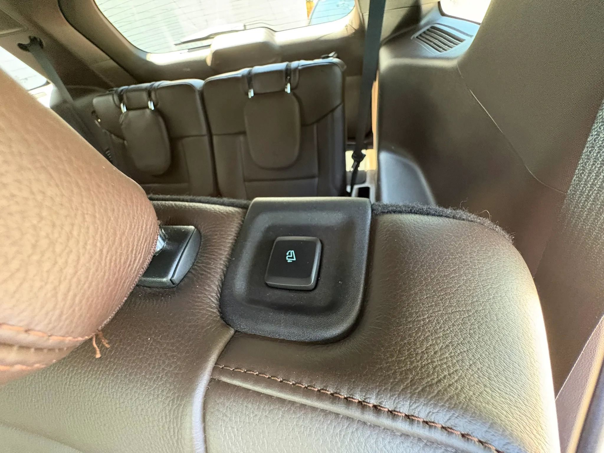 Used 2021 Ford Explorer King Ranch w/ Premium Technology Package AWD/4WD image 32