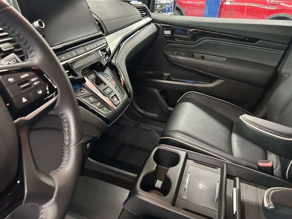 Certified 2025 Honda Odyssey Touring image 11