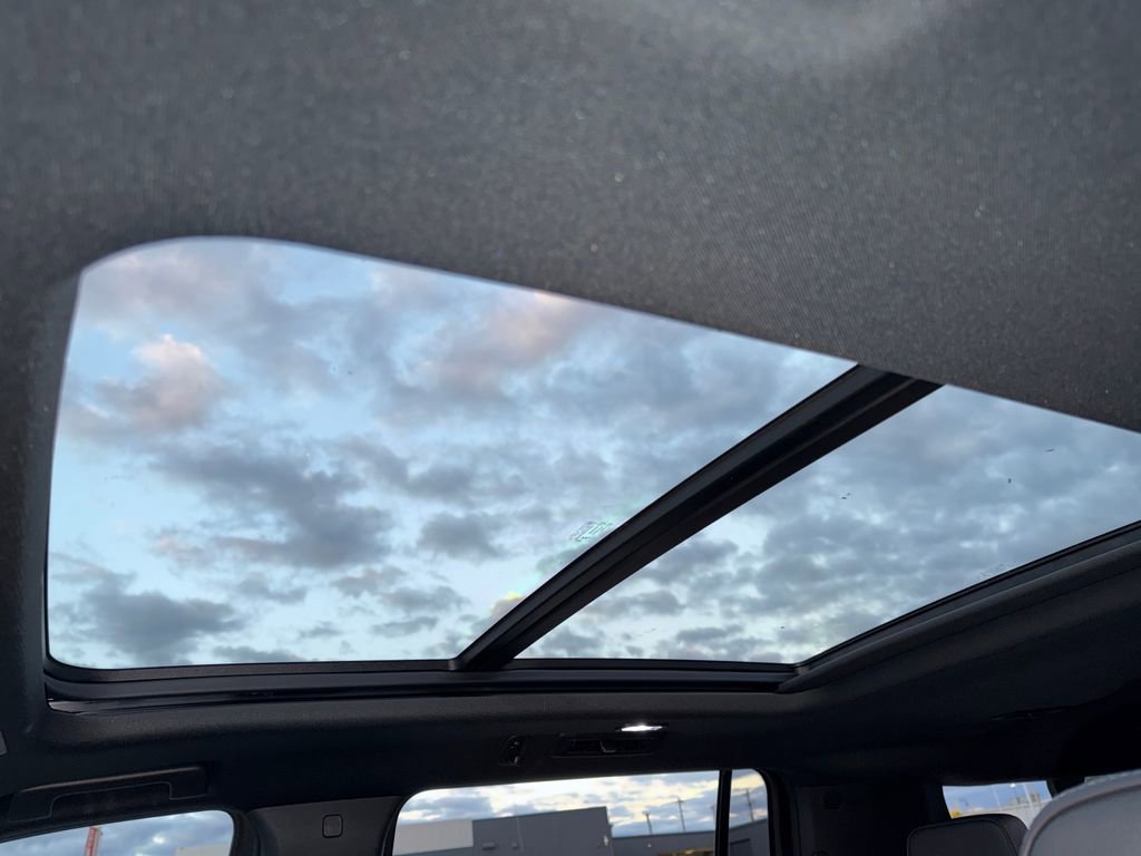 Used 2026 GMC Yukon XL Denali w/ Denali Reserve Package image 24