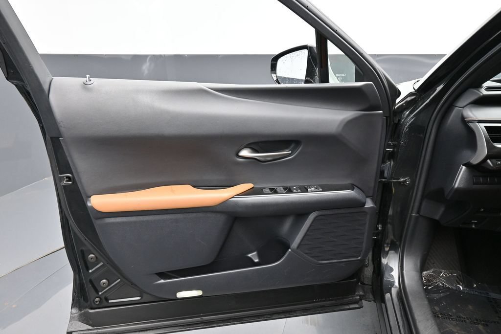 Used 2021 Lexus UX 200 w/ Accessory Package (Z2) FWD image 18