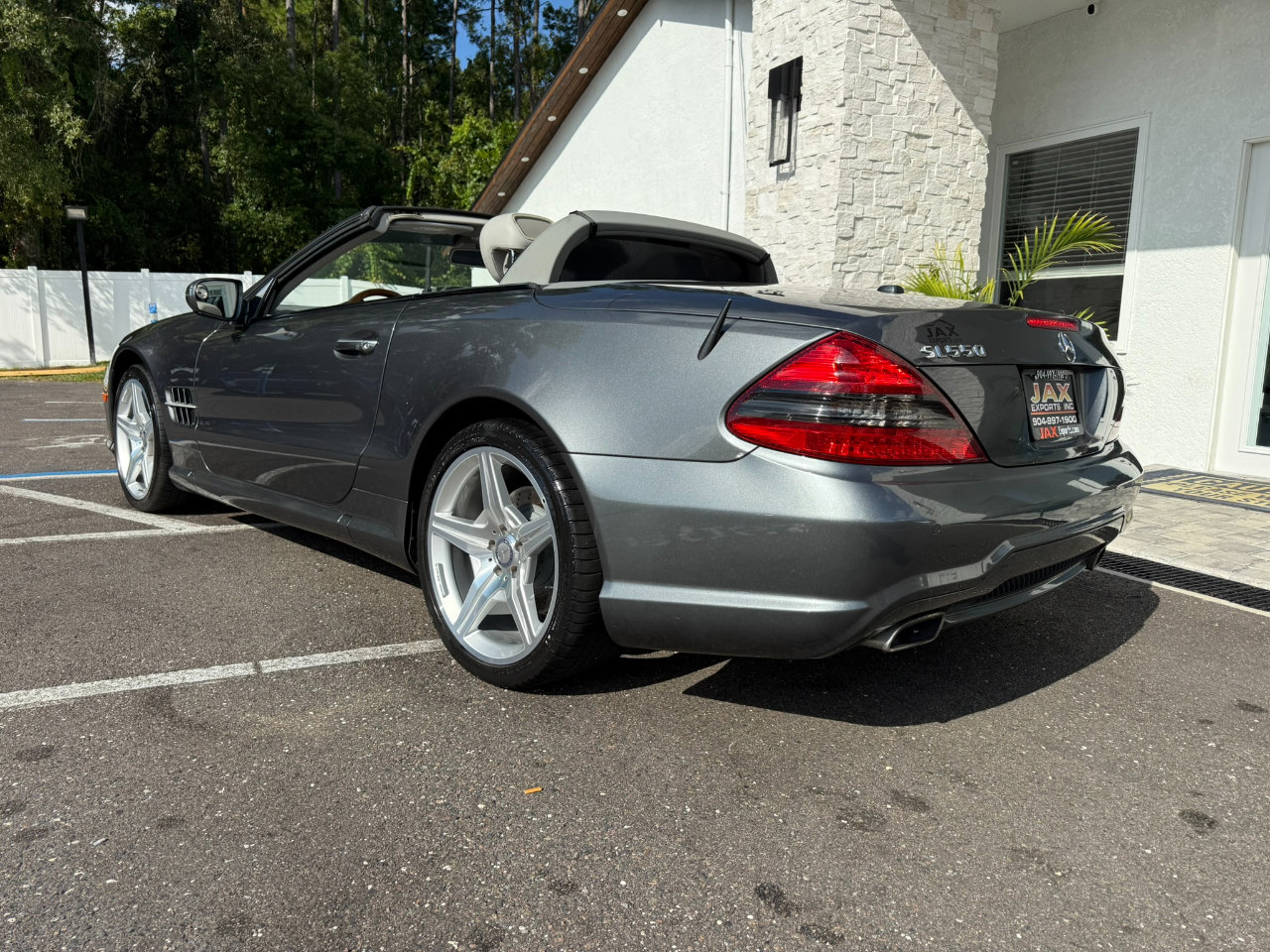 Used 2012 Mercedes-Benz SL 550 image 3