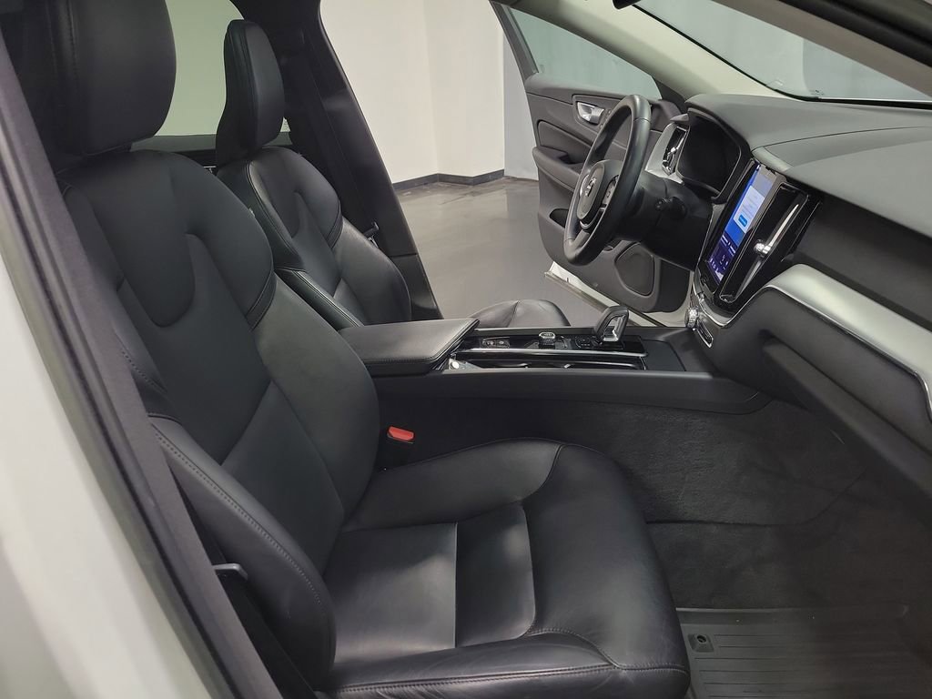 Used 2023 Volvo XC60 B5 Core w/ Climate Package image 21