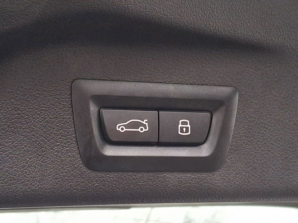 Certified 2024 BMW X7 xDrive40i w/ M Sport Package image 28