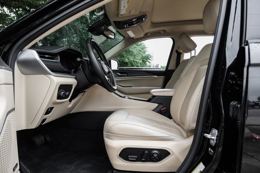 Used 2022 Jeep Grand Cherokee L Limited AWD/4WD image 43