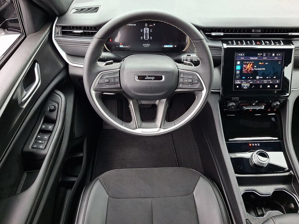 Used 2025 Jeep Grand Cherokee Altitude AWD/4WD image 14