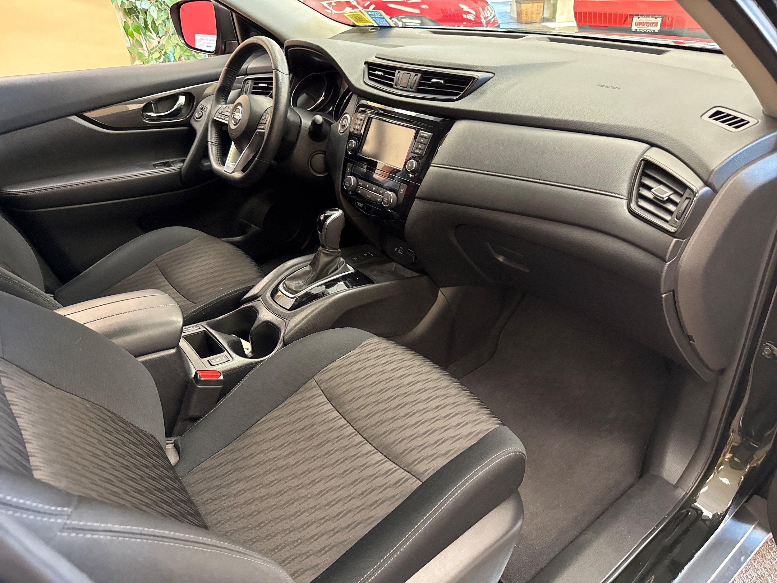Used 2019 Nissan Rogue SV w/ Premium Package AWD/4WD image 16