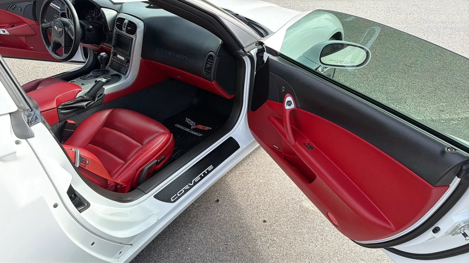 Used 2005 Chevrolet Corvette Coupe w/ Preferred Equipment Group RWD image 15