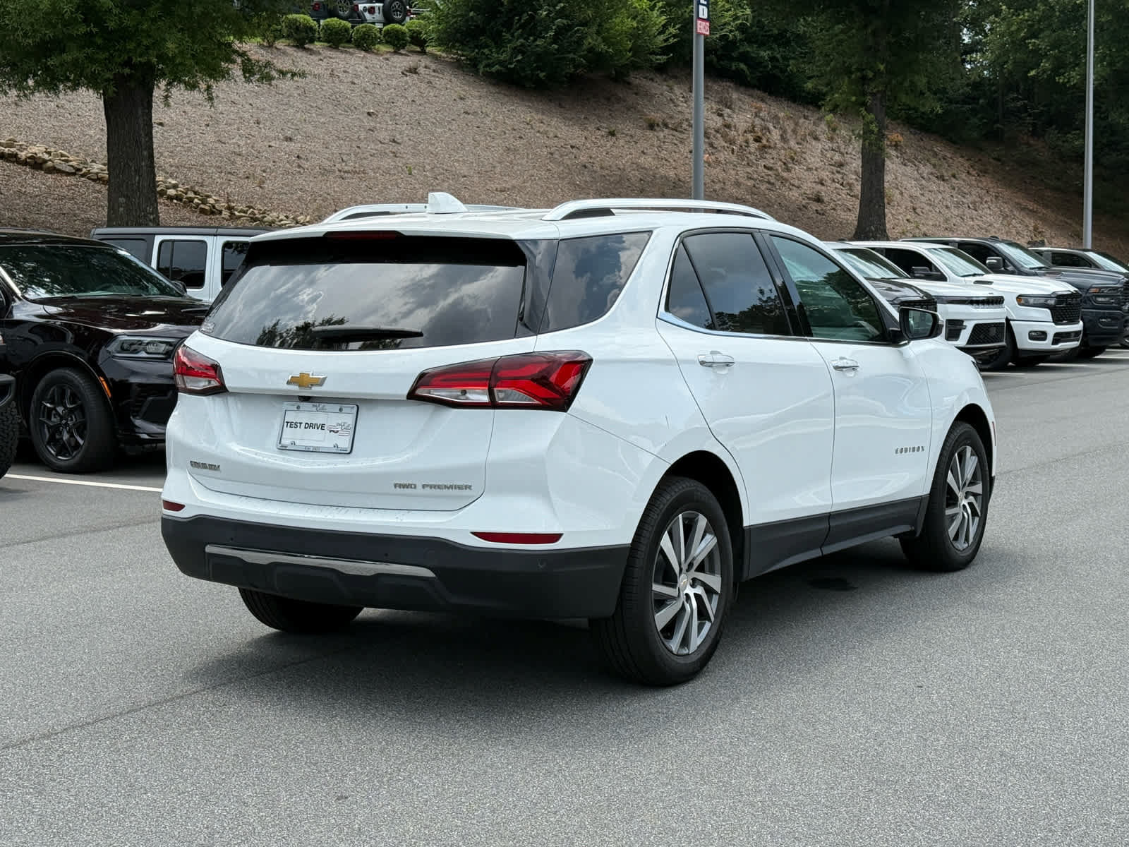 Used 2022 Chevrolet Equinox Premier AWD/4WD image 5