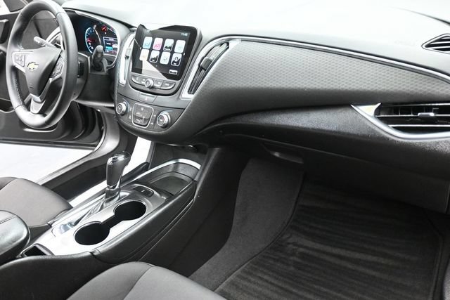 Used 2017 Chevrolet Malibu LT FWD image 28