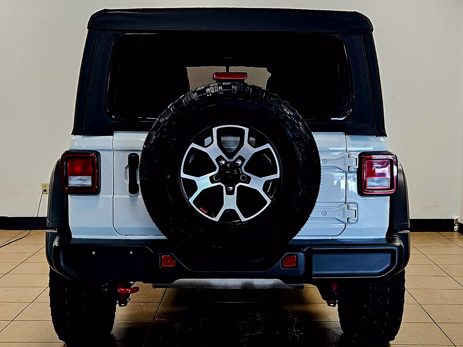 Used 2021 Jeep Wrangler Unlimited Rubicon w/ Cold Weather Group AWD/4WD image 6