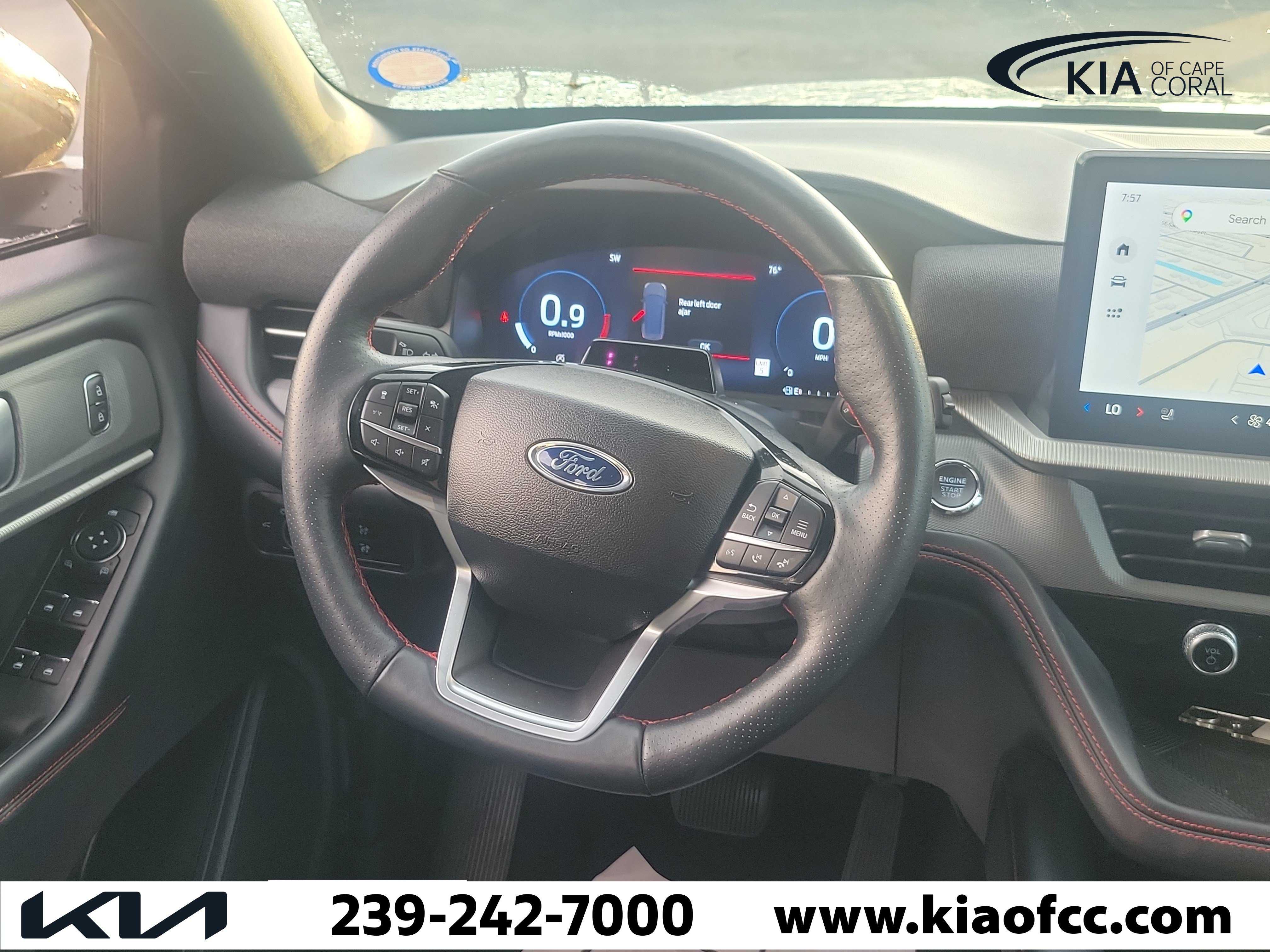 Used 2025 Ford Explorer ST-Line w/ ST-Line Street Pack AWD/4WD image 19