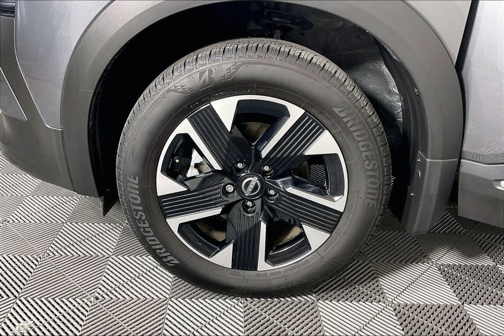 Certified 2025 Nissan Kicks SV AWD/4WD image 10