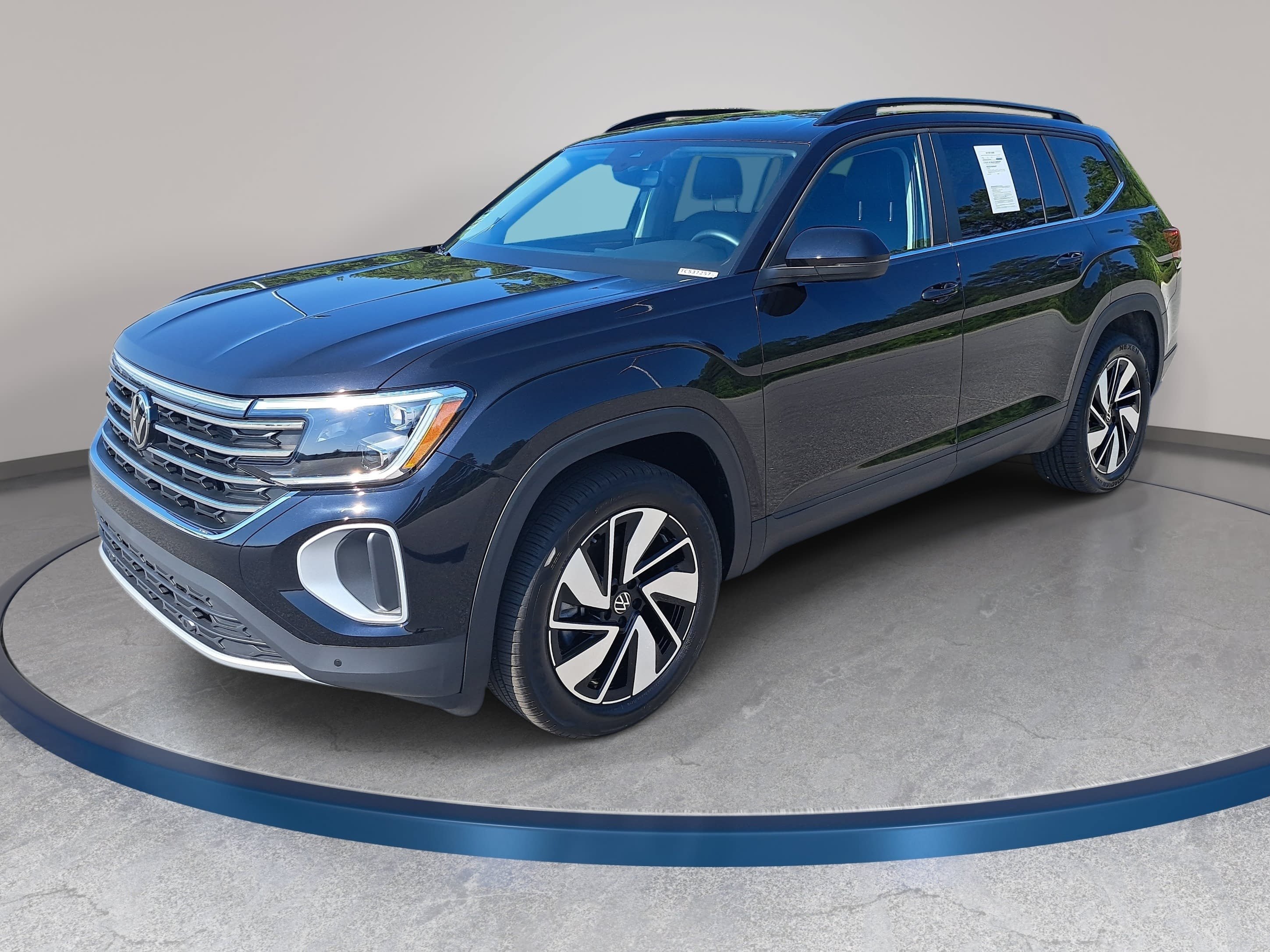 Used 2026 Volkswagen Atlas SE FWD image 1