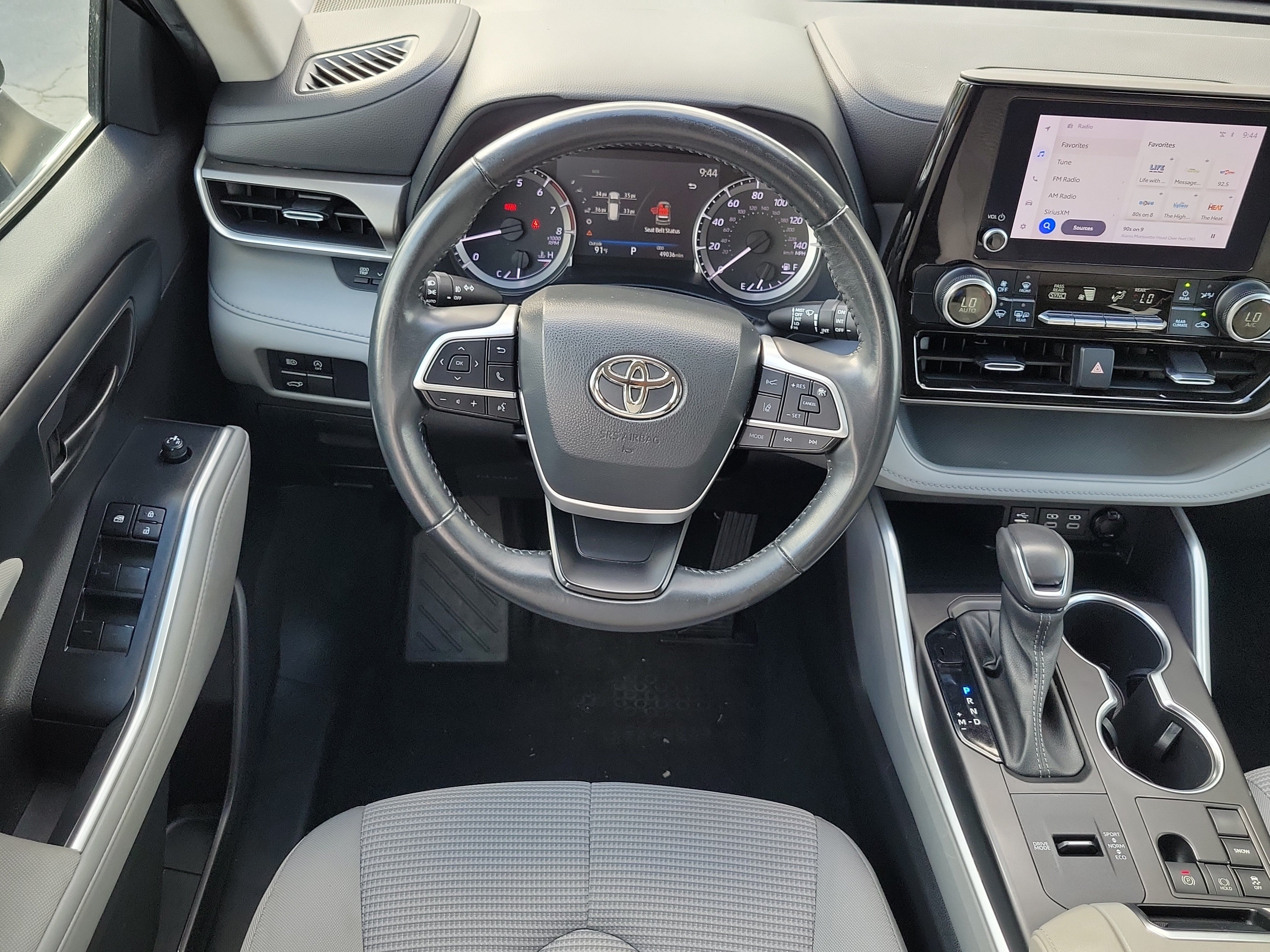 Used 2023 Toyota Highlander LE FWD image 17