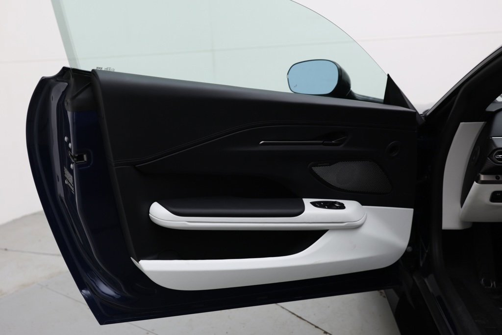 New 2025 Aston Martin V8 Vantage Coupe image 13