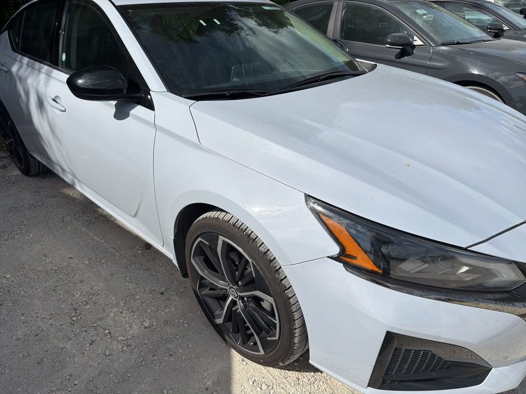 Used 2025 Nissan Altima 2.5 SR AWD/4WD image 8