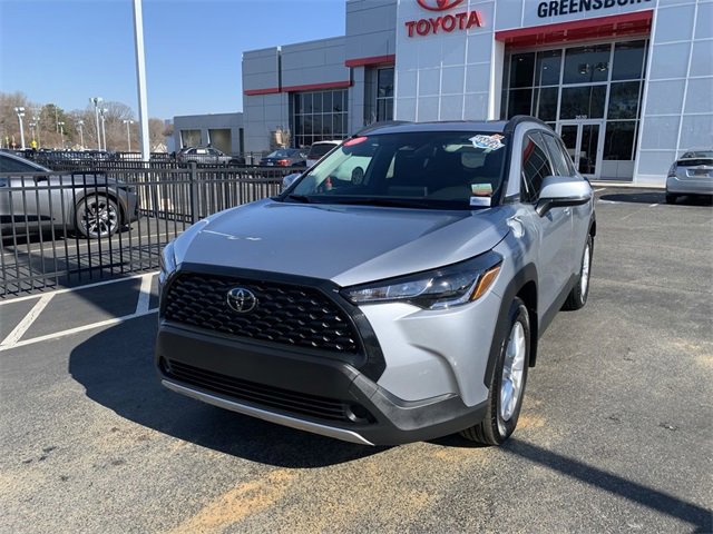 Used 2024 Toyota Corolla Cross LE image 4