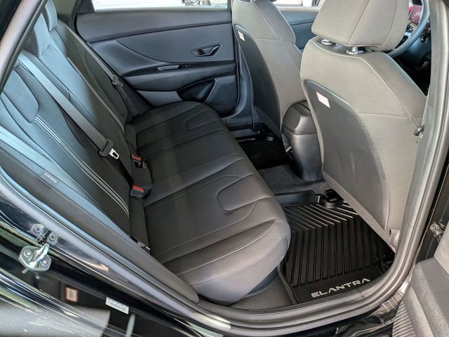 Used 2025 Hyundai Elantra SEL image 34
