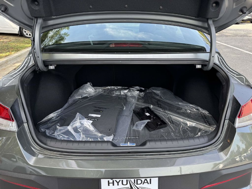New 2026 Hyundai Elantra SEL Sport FWD image 11