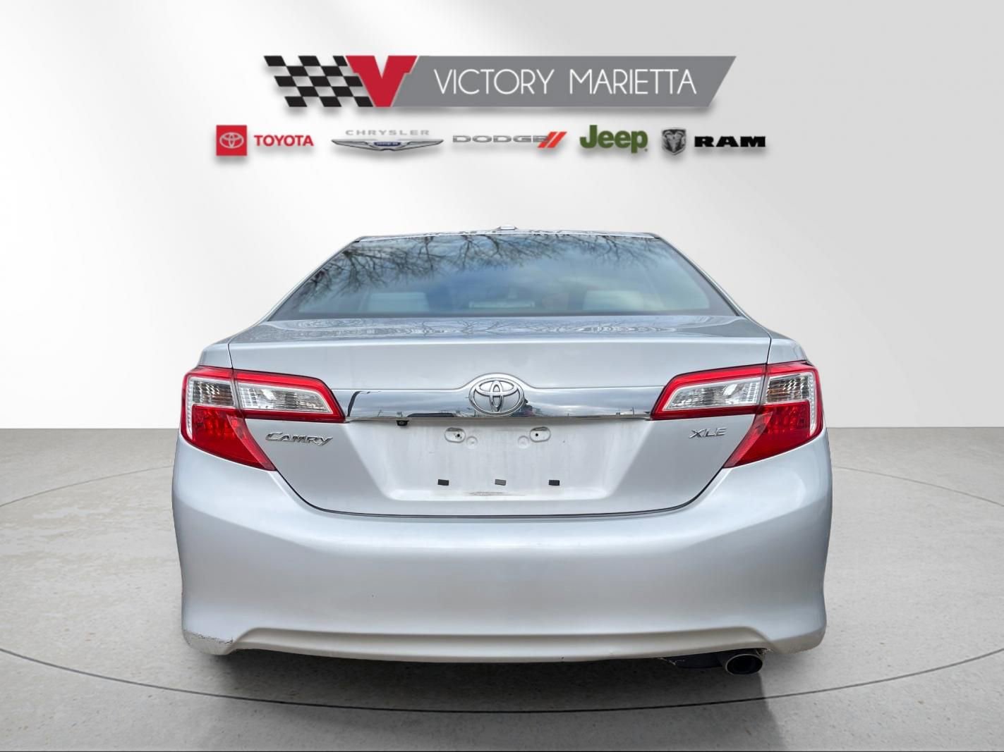 Used 2013 Toyota Camry XLE w/ Leather Pkg image 3