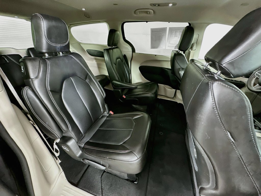 Certified 2023 Chrysler Pacifica Touring-L FWD image 38