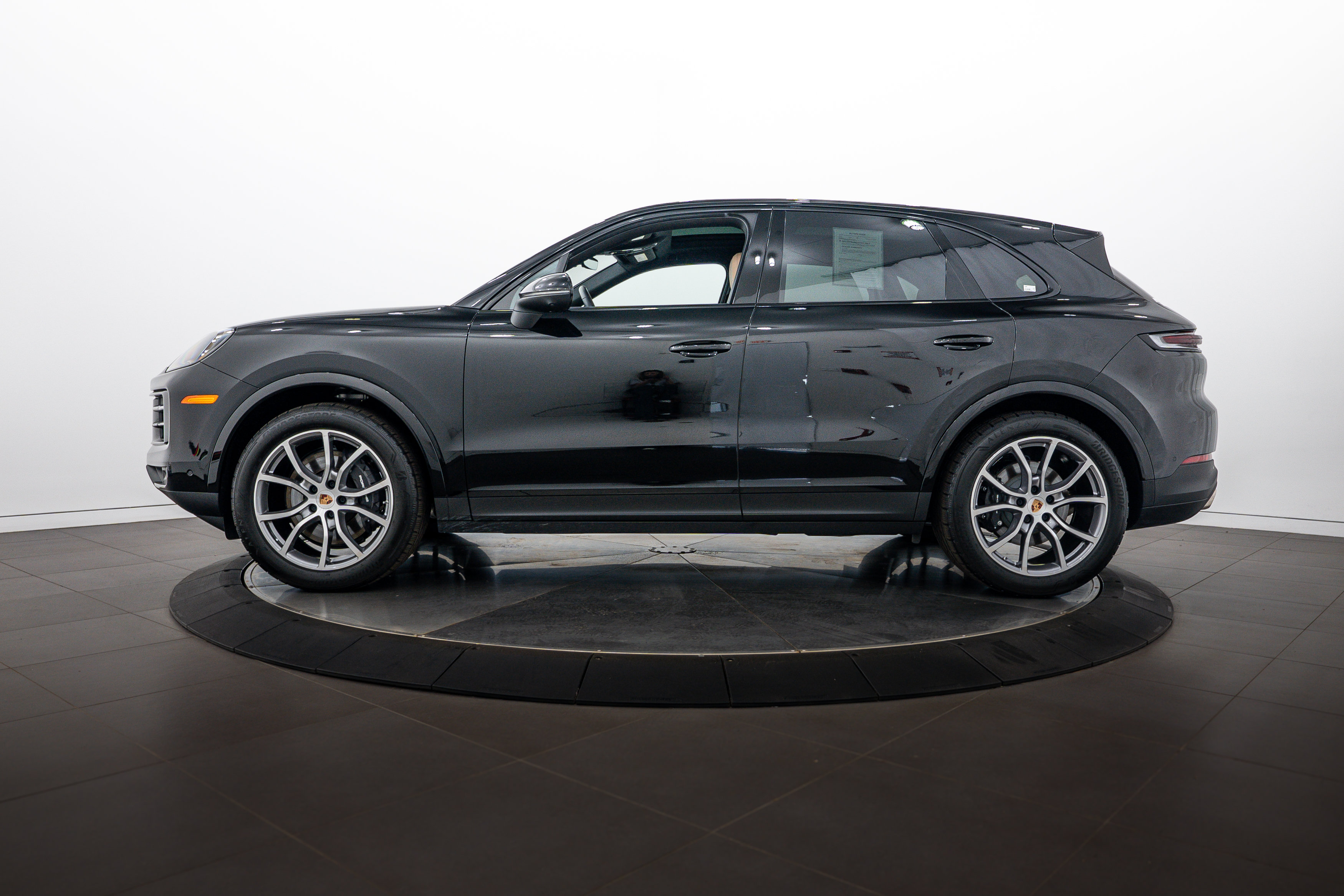 Certified 2026 Porsche Cayenne AWD/4WD image 2