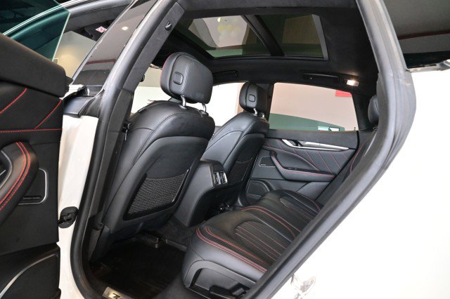 Used 2019 Maserati Levante GranLusso AWD/4WD image 24