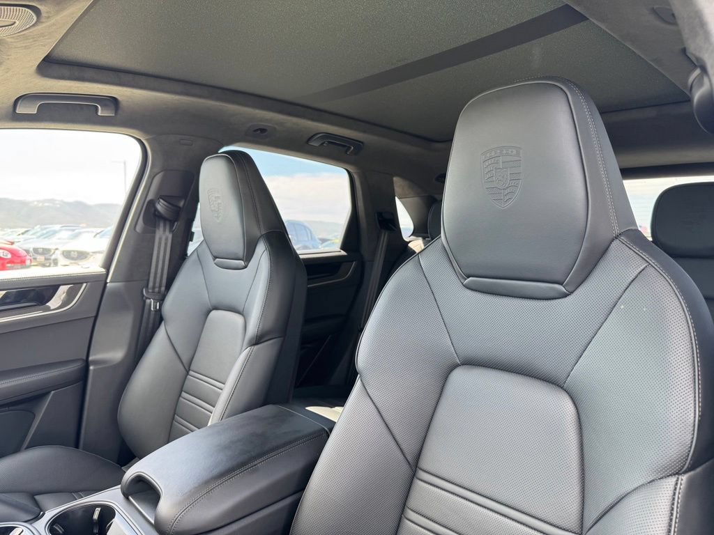 Used 2025 Porsche Cayenne Turbo w/ Premium Package Plus AWD/4WD image 16