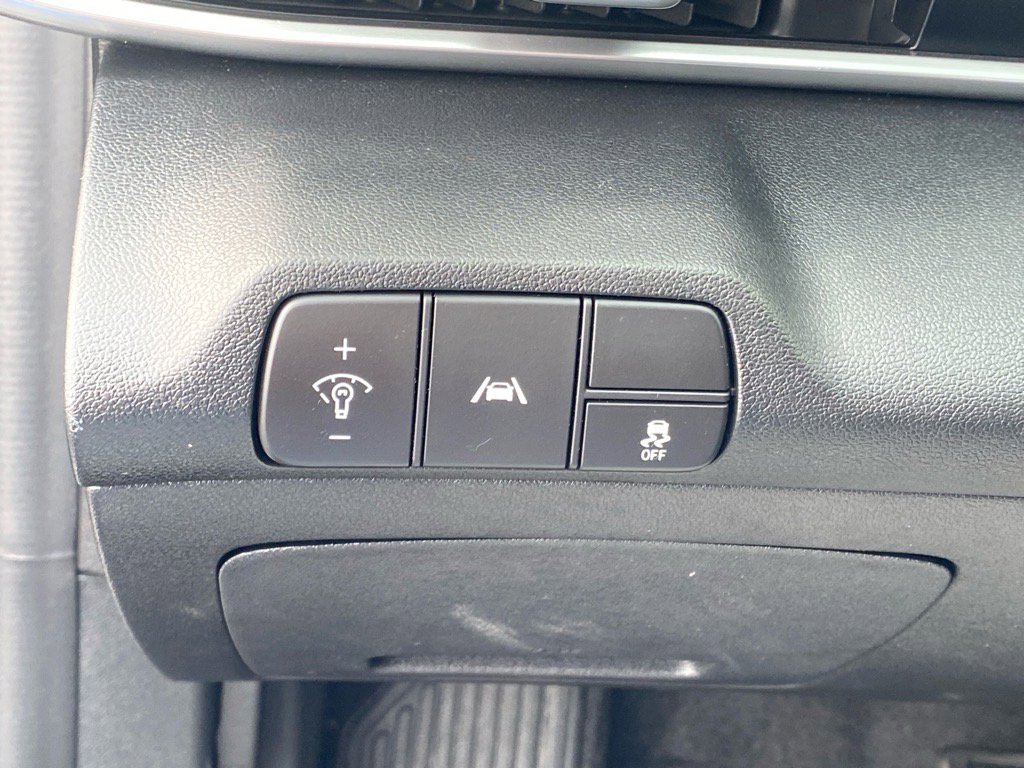 Used 2023 Hyundai Elantra SEL image 17