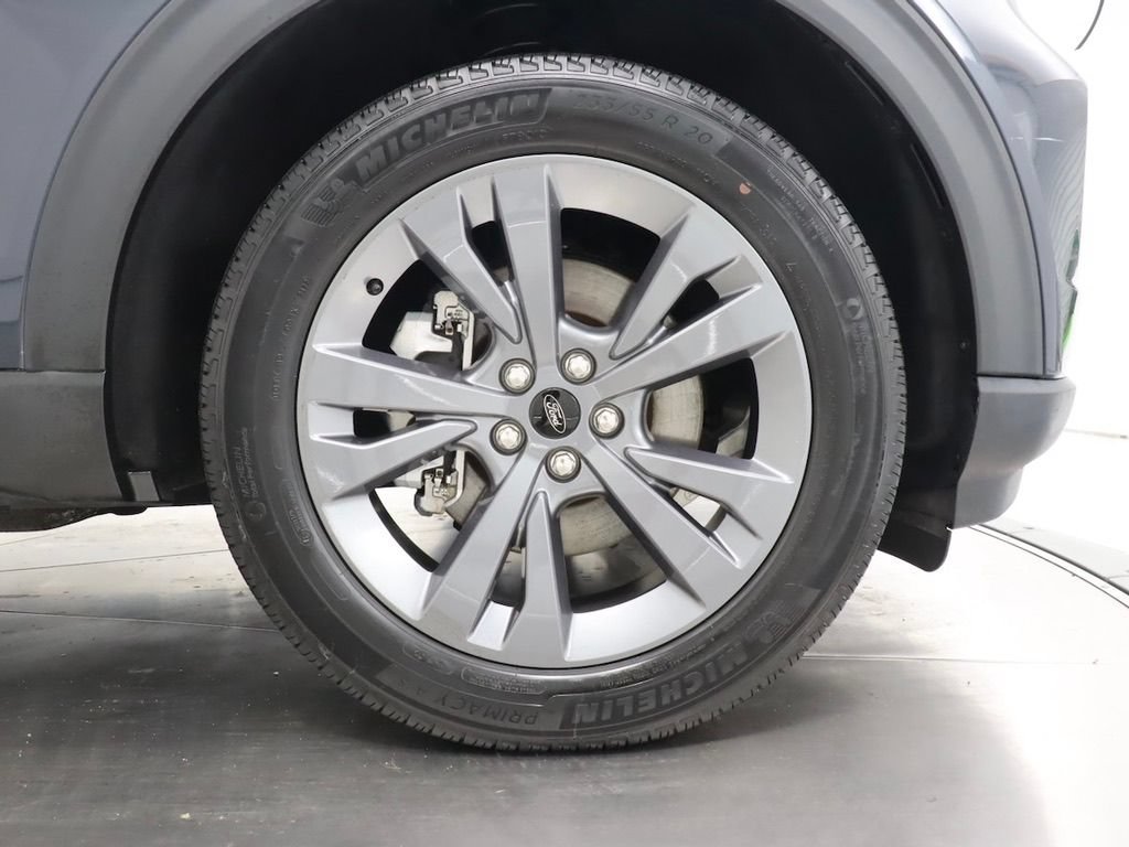 Used 2022 Ford Explorer XLT w/ Equipment Group 202A AWD/4WD image 47