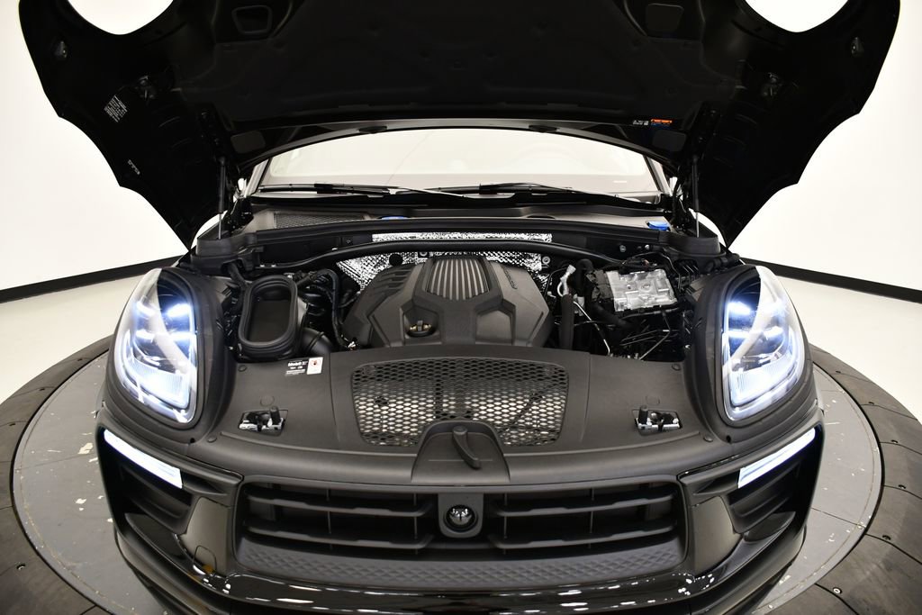 Used 2025 Porsche Macan Turbo image 11