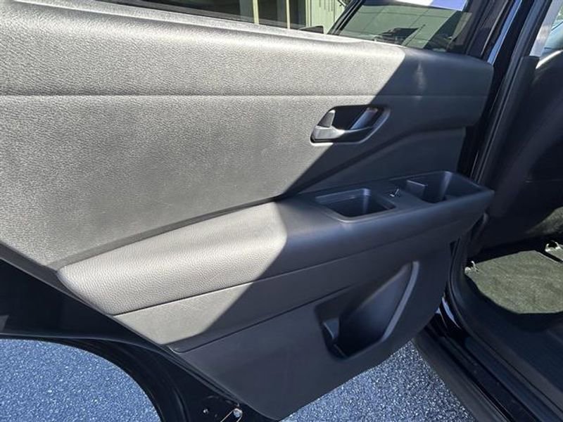 Used 2025 Nissan Pathfinder SV image 21