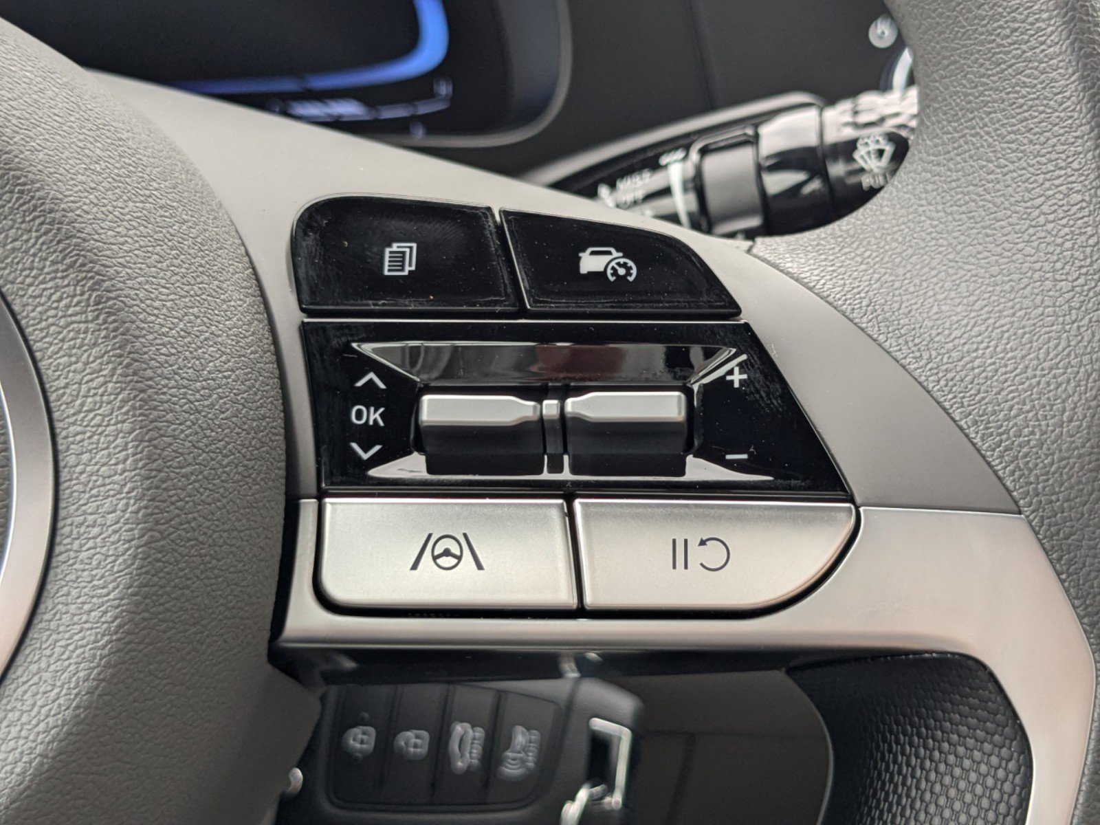 Certified 2025 Hyundai Elantra SE image 25