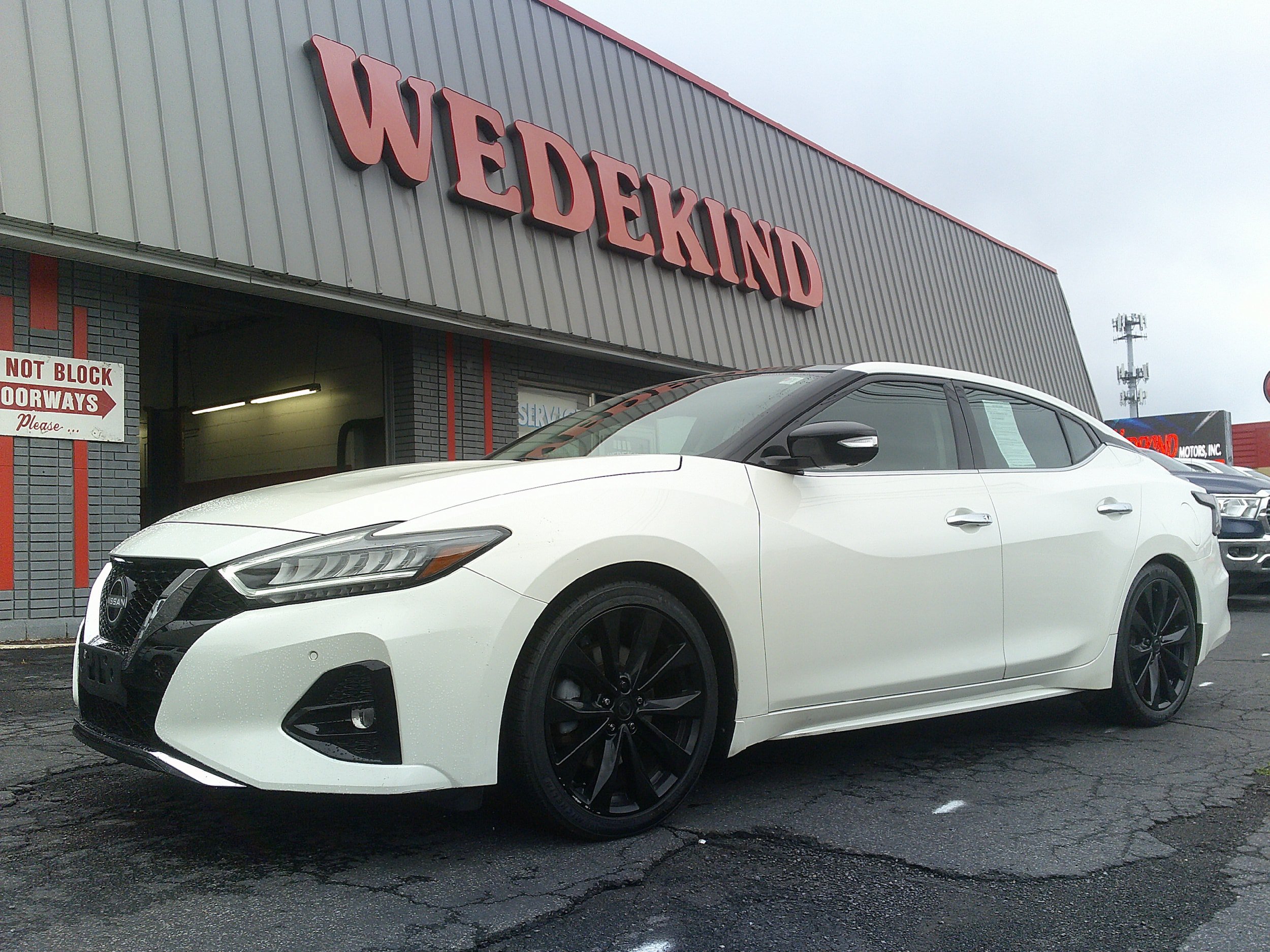 Used 2023 Nissan Maxima Platinum w/ Sport Mat Group FWD image 1