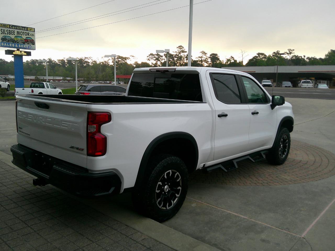 Used 2022 Chevrolet Silverado 1500 ZR2 w/ Technology Package image 4