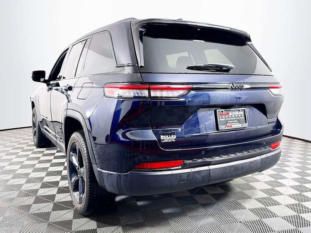 Used 2024 Jeep Grand Cherokee Limited w/ Black Appearance Package image 5