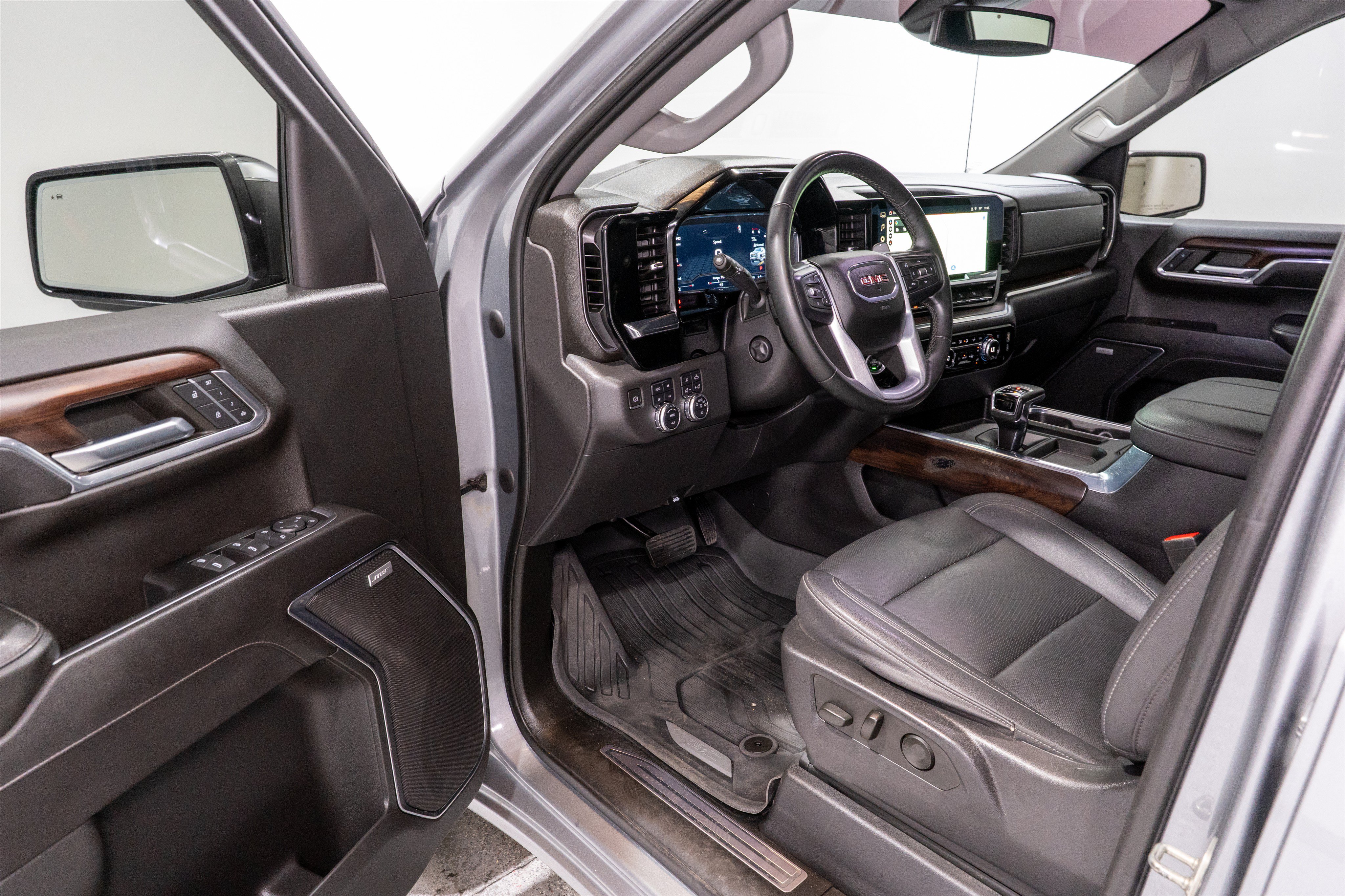 Used 2023 GMC Sierra 1500 SLT w/ SLT Premium Plus Package AWD/4WD image 13