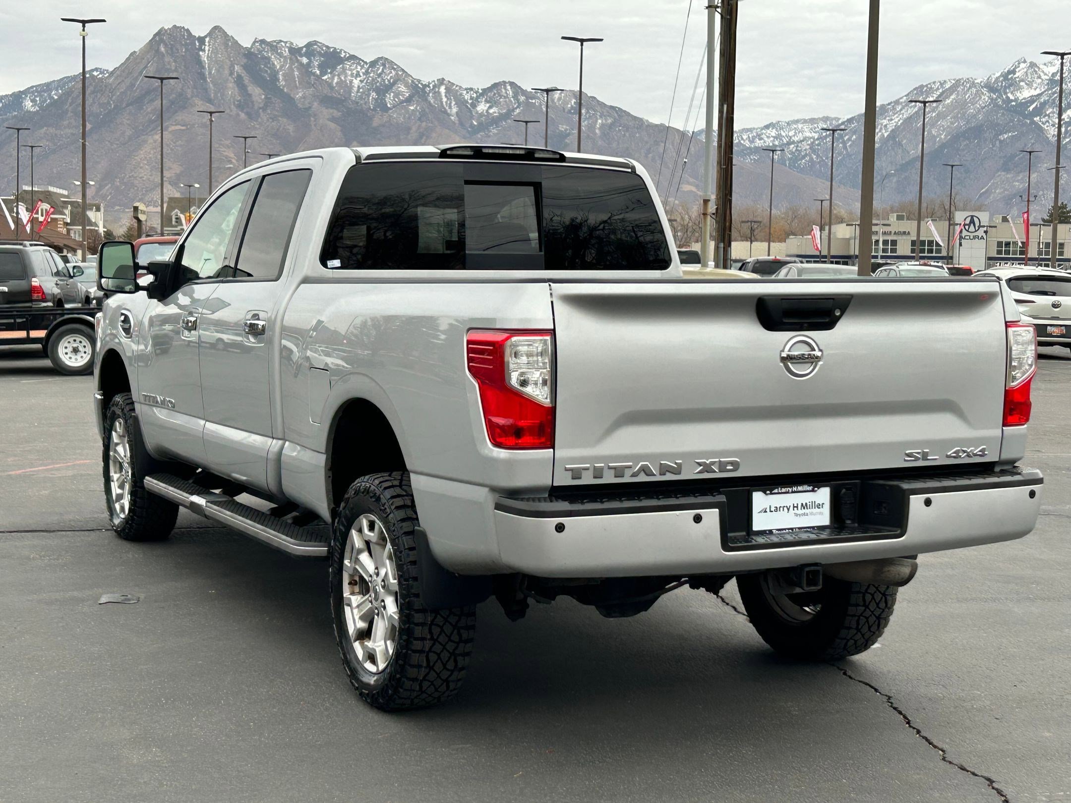 Used 2017 Nissan Titan SL image 3