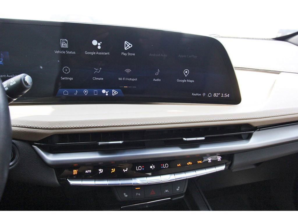 Used 2024 Cadillac XT4 Luxury w/ Cold Weather Package FWD image 21