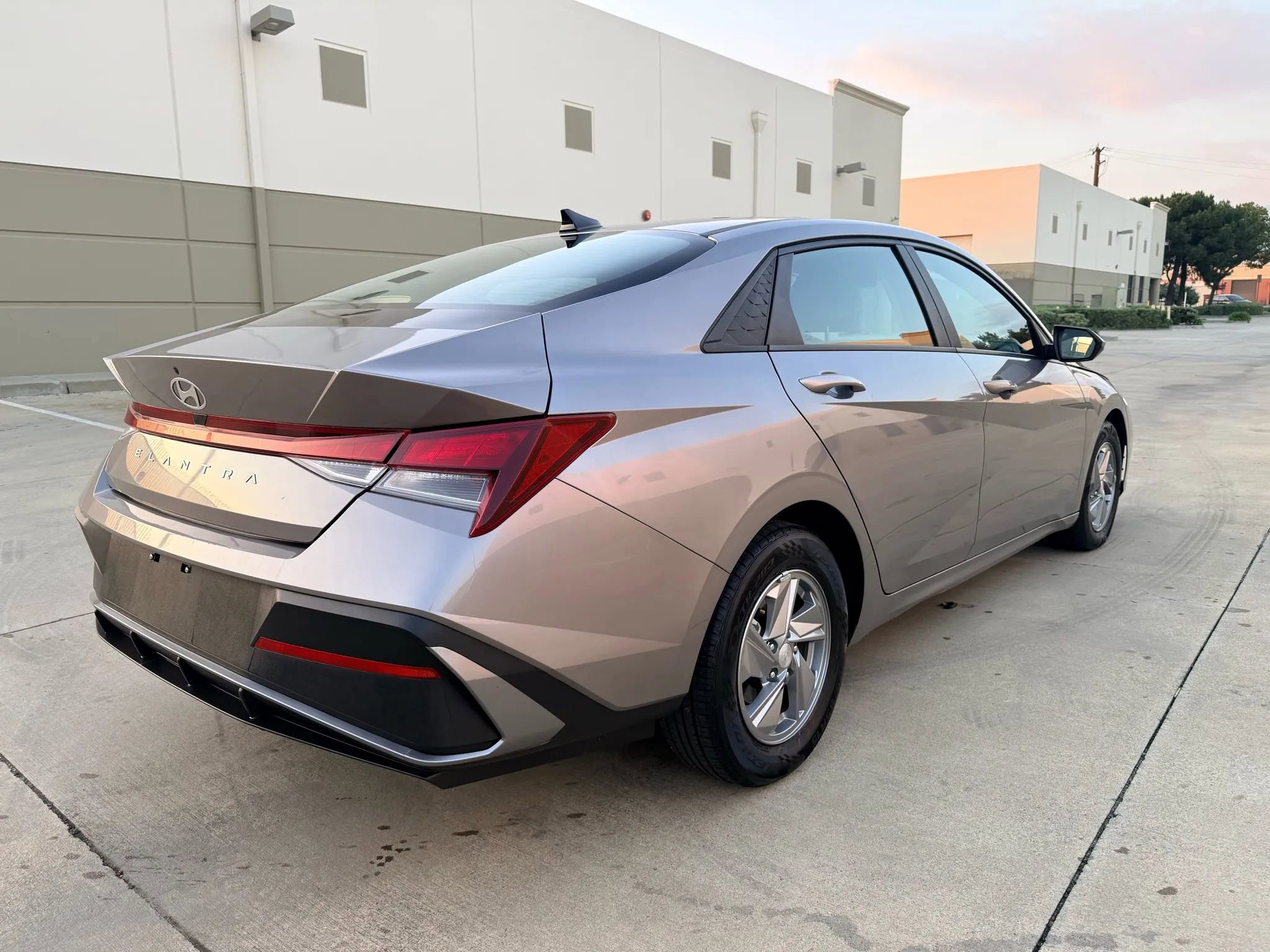 Used 2024 Hyundai Elantra SE image 5