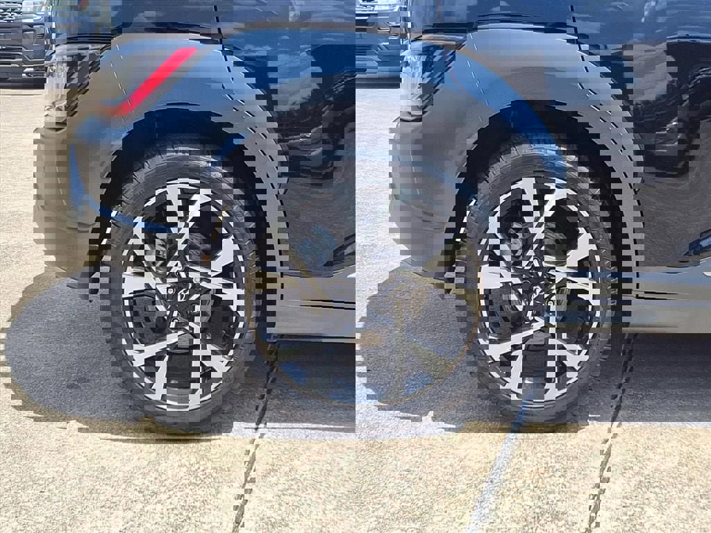 Used 2022 Hyundai Kona Limited w/ Winter Weather Package image 9