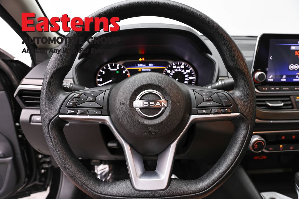 Used 2025 Nissan Altima 2.5 SV FWD image 10