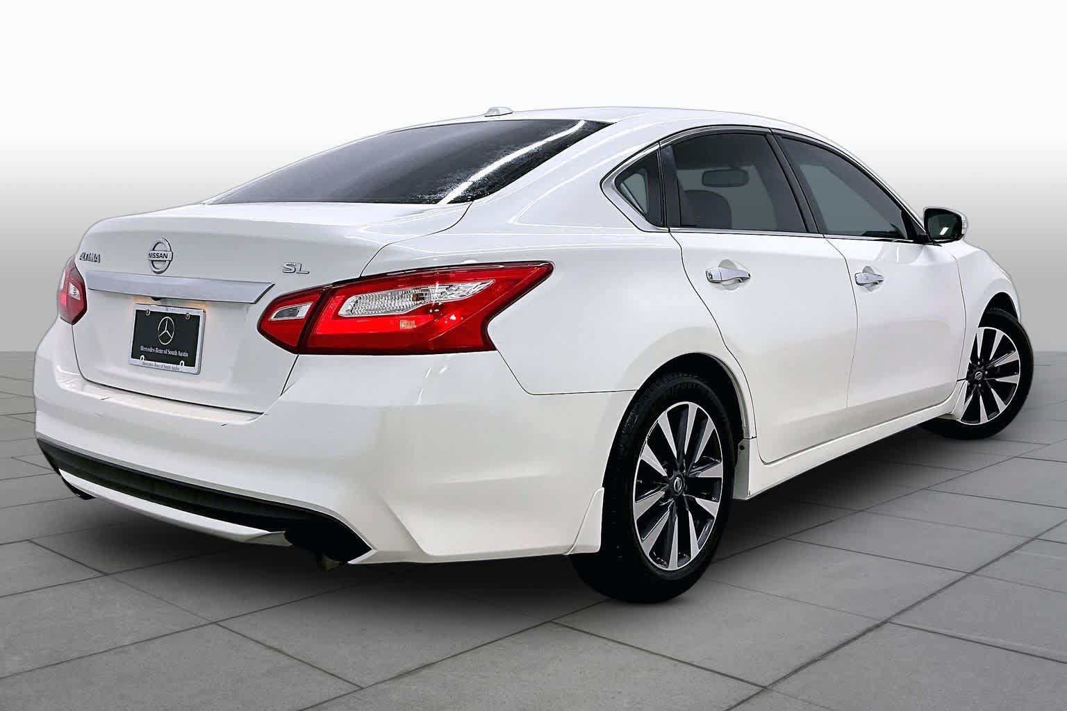 Used 2016 Nissan Altima 2.5 SL w/ 2.5 Technology Package FWD image 13