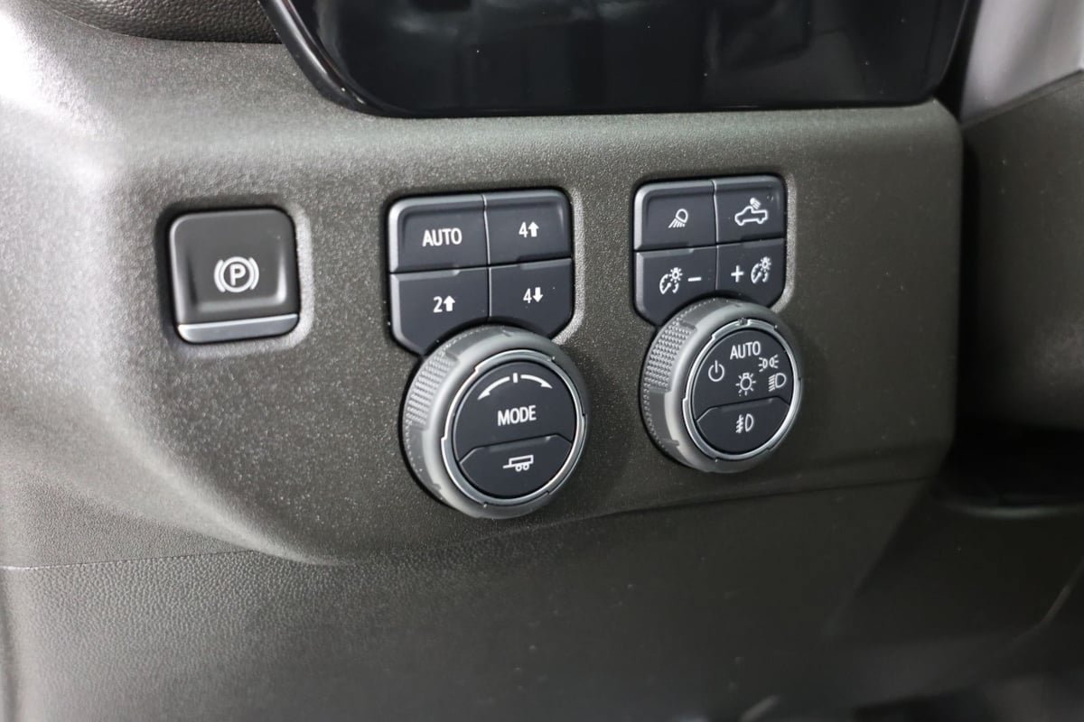 Used 2022 Chevrolet Silverado 1500 LTZ w/ LTZ Convenience Package II AWD/4WD image 17