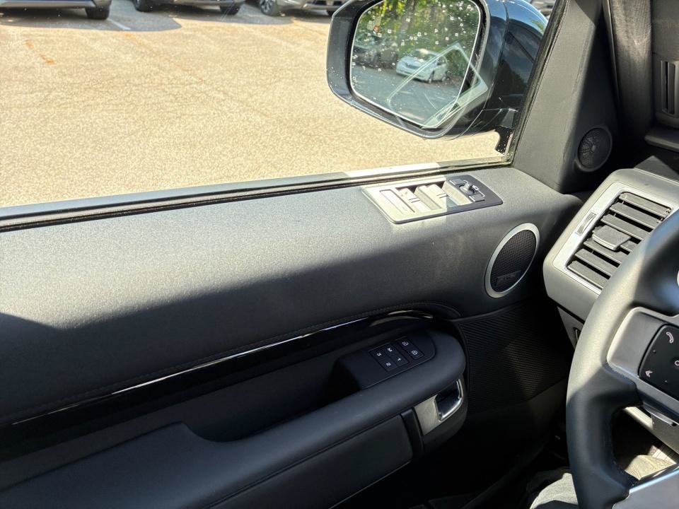 Certified 2025 Land Rover Discovery S AWD/4WD image 32